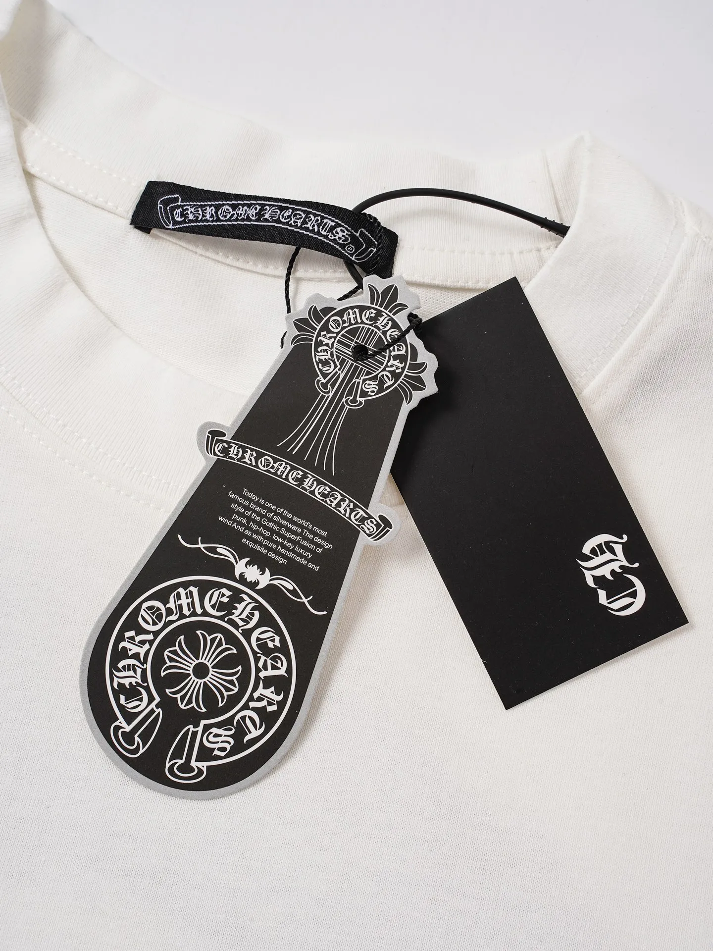 Chtome Hearta/ T g， ， 。 Same Style , 。 ， Series， 。 ! ， ， 。 ， ， ， ， ！ ， ，Breathable ， ， ， ， ！ ：Black、White Size：S-XL